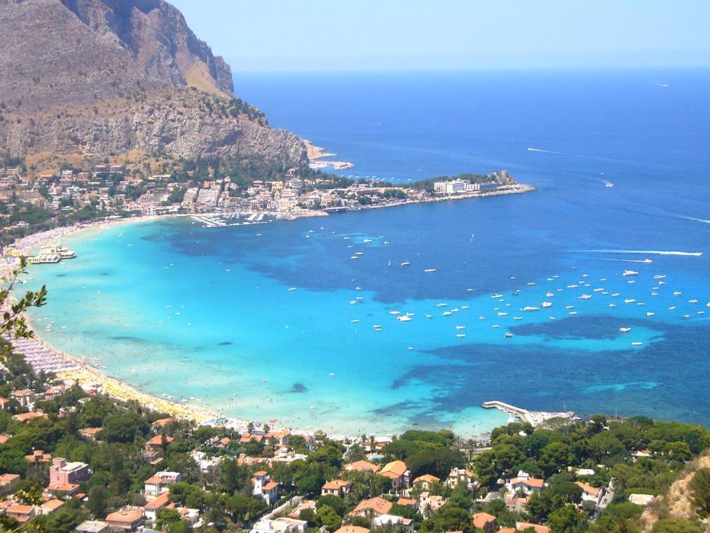 Trentuno Mondello Apartments Bagian luar foto